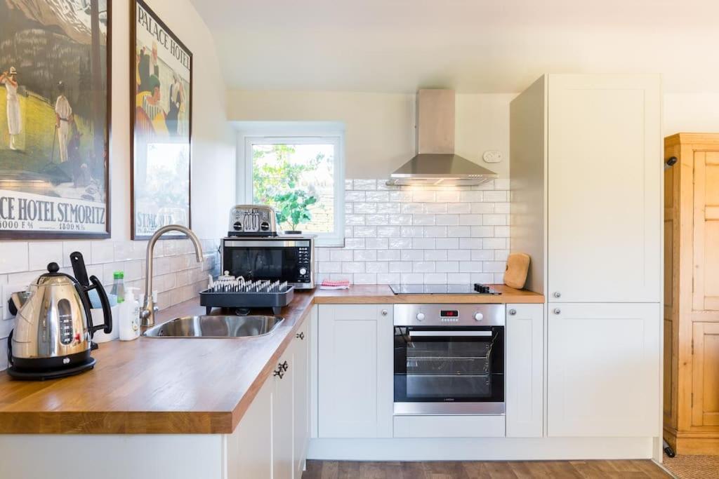 Charming Cottage Surrounded By Idyllic Garden In Peaceful Location In Central Charlbury Esterno foto